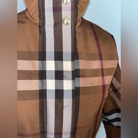 Burberry Medium Jacket - Picture 14 of 15